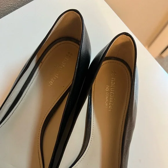 Naturalizer Patricia Flats - Picture 2 of 6